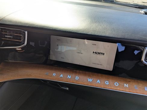 Used 2022 Jeep Grand Wagoneer Series III image 45