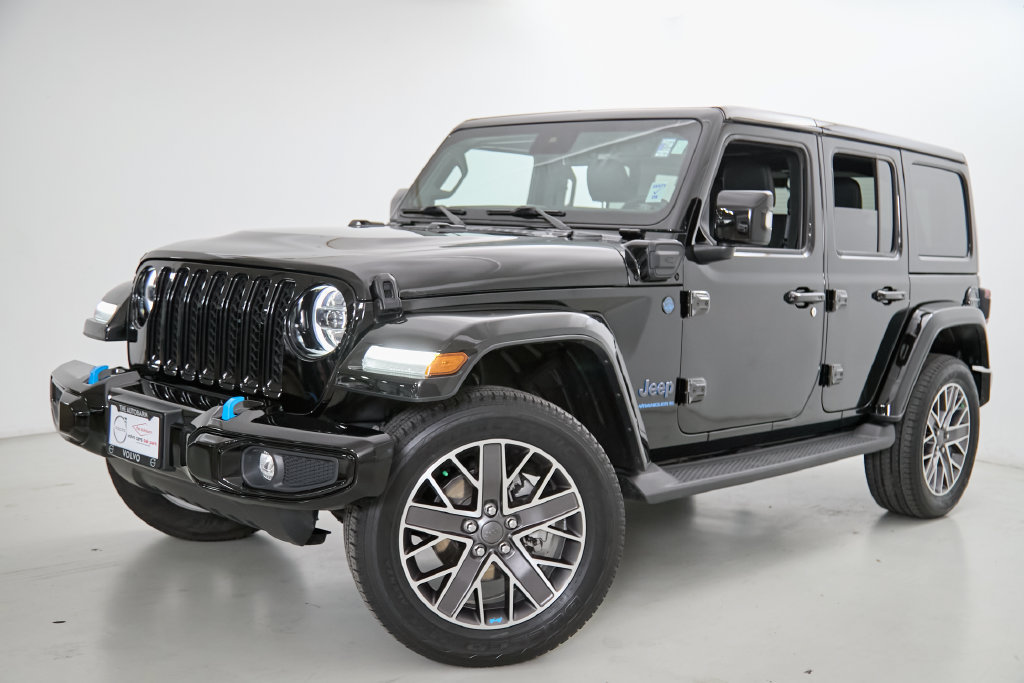 Used 2023 Jeep Wrangler Unlimited Sahara AWD/4WD image 2