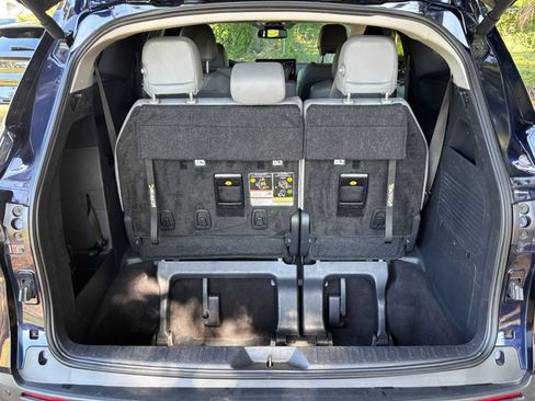 Used 2025 Toyota Sienna XLE FWD image 30