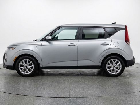 Used 2025 Kia Soul LX w/ LX Technology Package FWD image 5