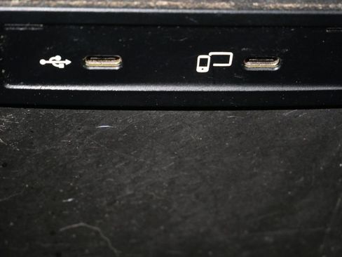 Used 2022 Mercedes-Benz GLC 300 4MATIC w/ AMG Line image 26