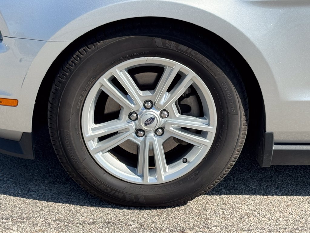 Used 2012 Ford Mustang Convertible RWD image 33