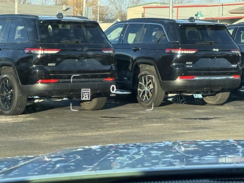 Used 2025 Jeep Grand Cherokee L Overland w/ Advanced Protech Group III image 4