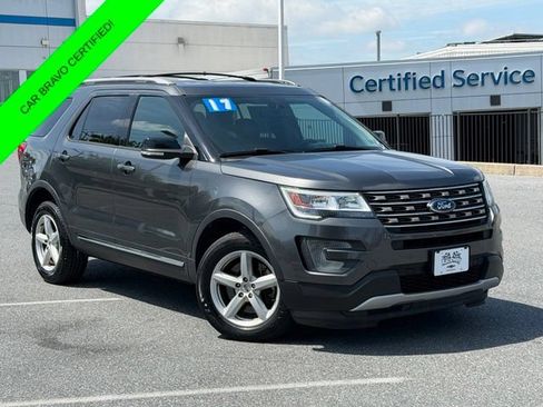 Used 2017 Ford Explorer XLT w/ Equipment Group 202A AWD/4WD image 1