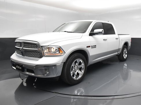 Used 2018 RAM 1500 Laramie RWD image 2