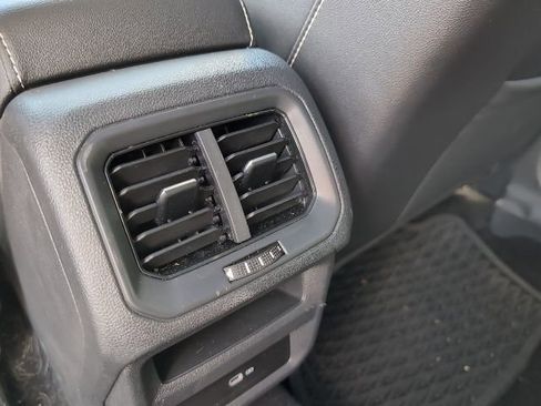 Used 2023 Volkswagen Taos SE w/ Panoramic Sunroof Package image 26