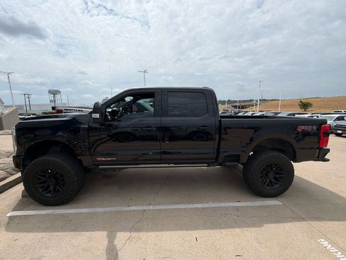 Used 2025 Ford F250 Platinum AWD/4WD image 2