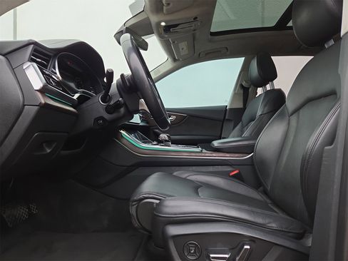 Used 2019 Audi Q8 Prestige w/ Luxury Package image 16