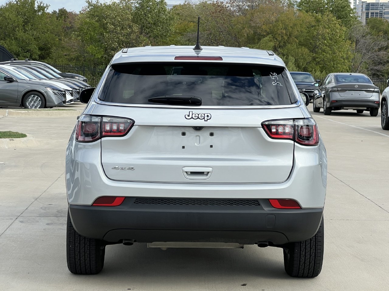 Used 2025 Jeep Compass Sport AWD/4WD image 4