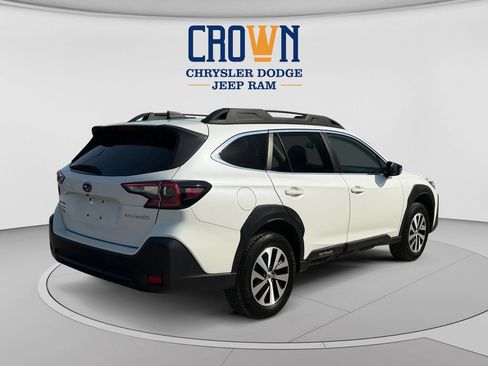 Used 2023 Subaru Outback Premium AWD/4WD image 3