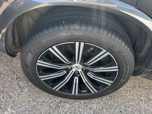 Used 2024 Volvo XC90 B6 Plus w/ Protection Package Premier AWD/4WD image 11