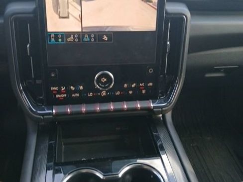 Used 2025 GMC Yukon AT4 w/ AT4 Premium Package AWD/4WD image 22