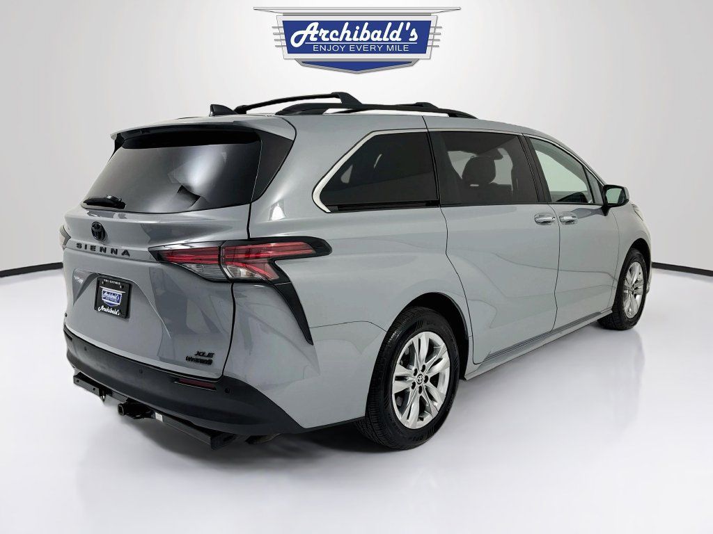 Used 2022 Toyota Sienna XLE Woodland Edition AWD/4WD image 7