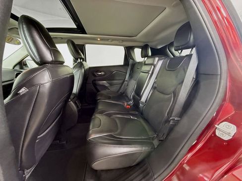 Used 2019 Jeep Cherokee Limited w/ Luxury Group image 25