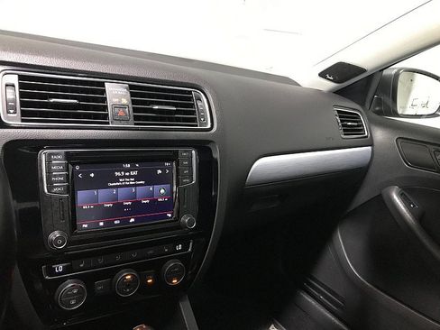 Used 2018 Volkswagen Jetta SEL FWD image 27