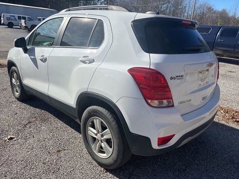 Used 2022 Chevrolet Trax LT w/ LT Convenience Package image 6