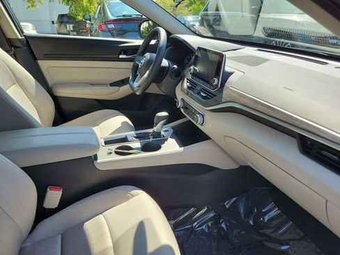 Used 2025 Nissan Altima 2.5 SV image 30