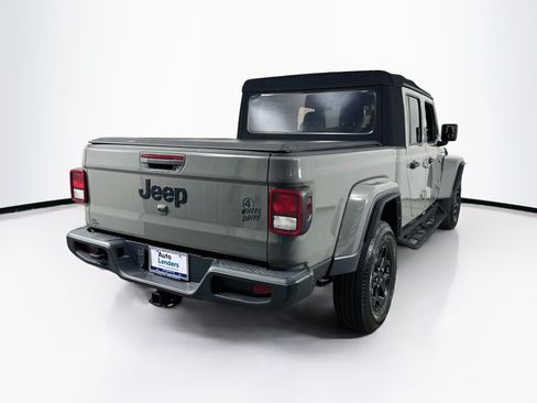 Used 2023 Jeep Gladiator Sport AWD/4WD image 5
