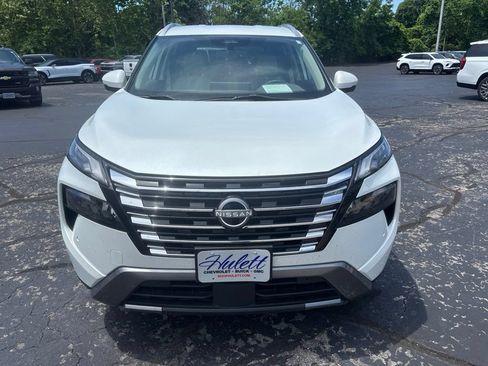 Used 2024 Nissan Rogue SL AWD/4WD image 7
