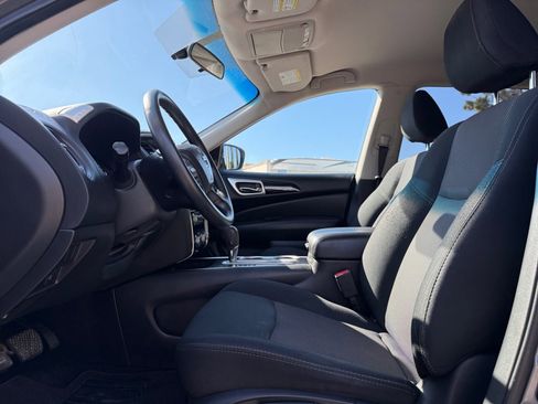 Used 2019 Nissan Pathfinder S image 14