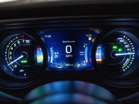 Used 2024 Jeep Wrangler Unlimited image 6