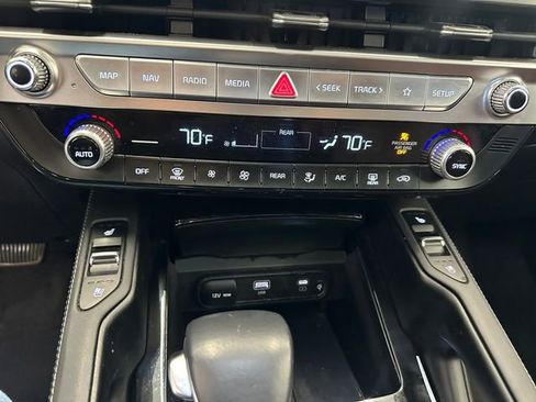 Used 2024 Kia Telluride EX w/ EX Captain's Chair Package FWD image 32