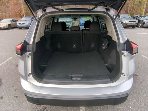 Used 2024 Nissan Rogue S image 39