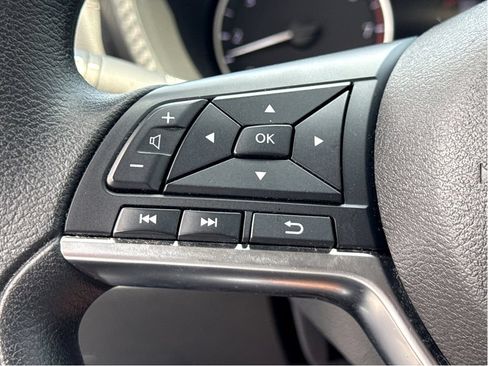 Used 2025 Nissan Sentra SV FWD image 15