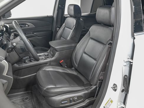 Used 2023 Chevrolet Traverse LT w/ LT Premium Package image 16