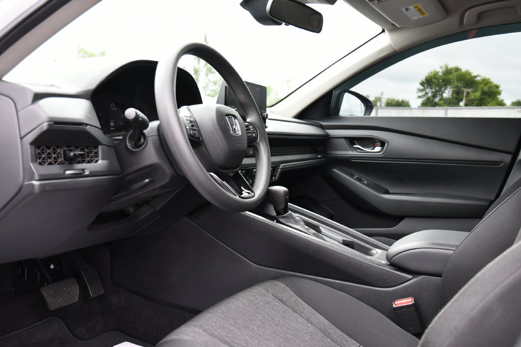 Used 2023 Honda Accord LX image 17