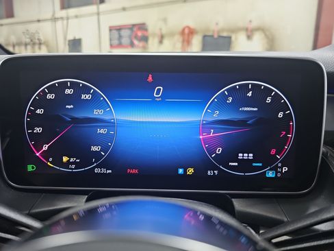 Used 2025 Mercedes-Benz GLC 300 4MATIC image 21