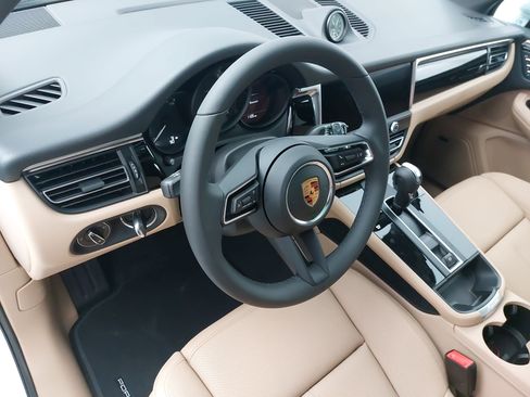 New 2026 Porsche Macan image 4