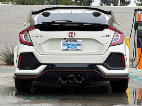 Certified 2018 Honda Civic Type R image 9