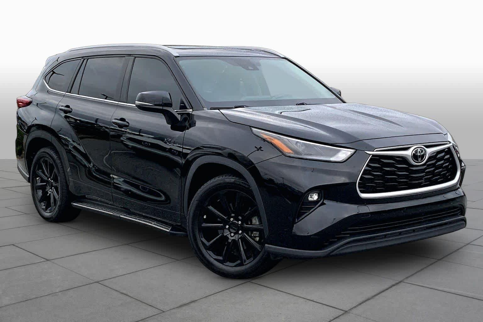 Used 2023 Toyota Highlander XLE FWD image 3