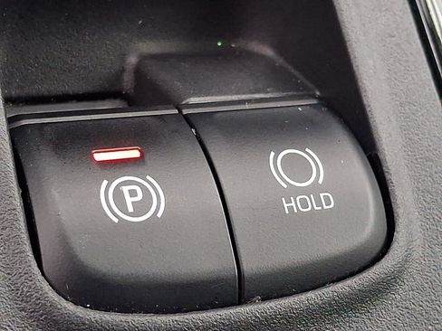 Used 2022 Toyota Corolla Cross XLE w/ Convenience Package image 25