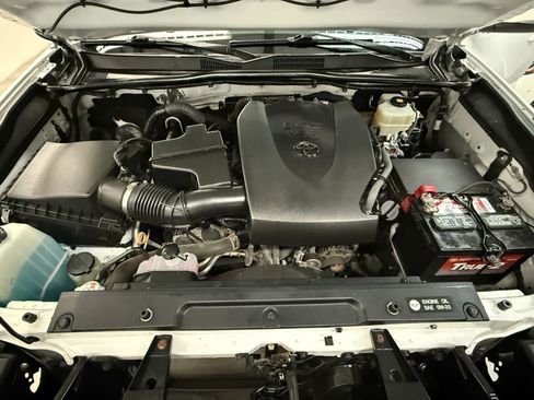 Used 2017 Toyota Tacoma TRD Off-Road w/ Tow Package (A/T) image 34