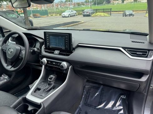 Used 2021 Toyota RAV4 XLE AWD/4WD image 16