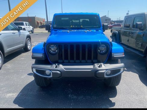 Used 2021 Jeep Gladiator Overland w/ Popular Equipment Package AWD/4WD image 2
