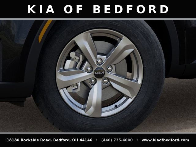 Used 2025 Kia Sorento LX FWD image 11