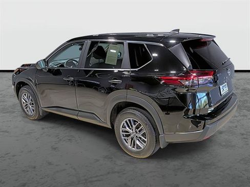 Used 2024 Nissan Rogue S AWD/4WD image 2