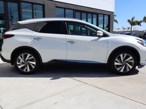 Used 2020 Nissan Murano SL w/ Moonroof Package image 2