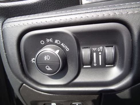 Used 2022 RAM 1500 Limited AWD/4WD image 9