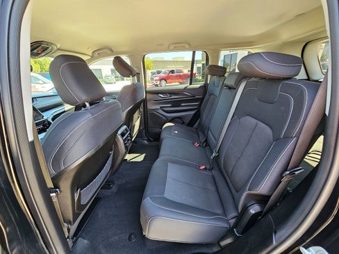 Used 2024 Jeep Grand Cherokee Laredo image 20