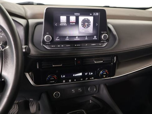 Used 2023 Nissan Rogue SV image 5