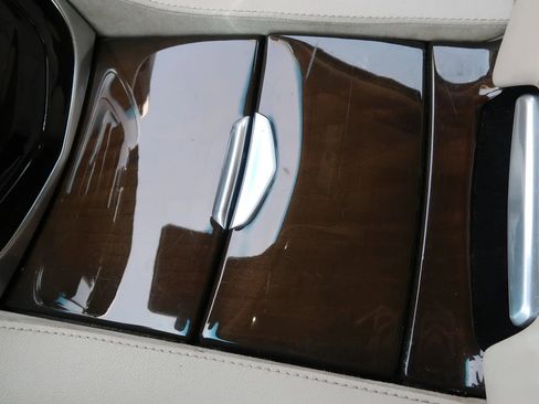 Used 2018 Cadillac Escalade Luxury image 37