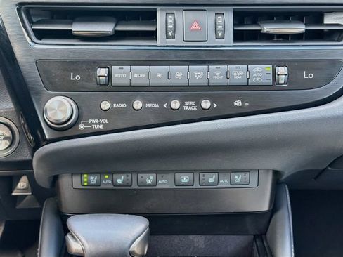 Used 2025 Lexus ES 350 w/ Premium Package FWD image 34