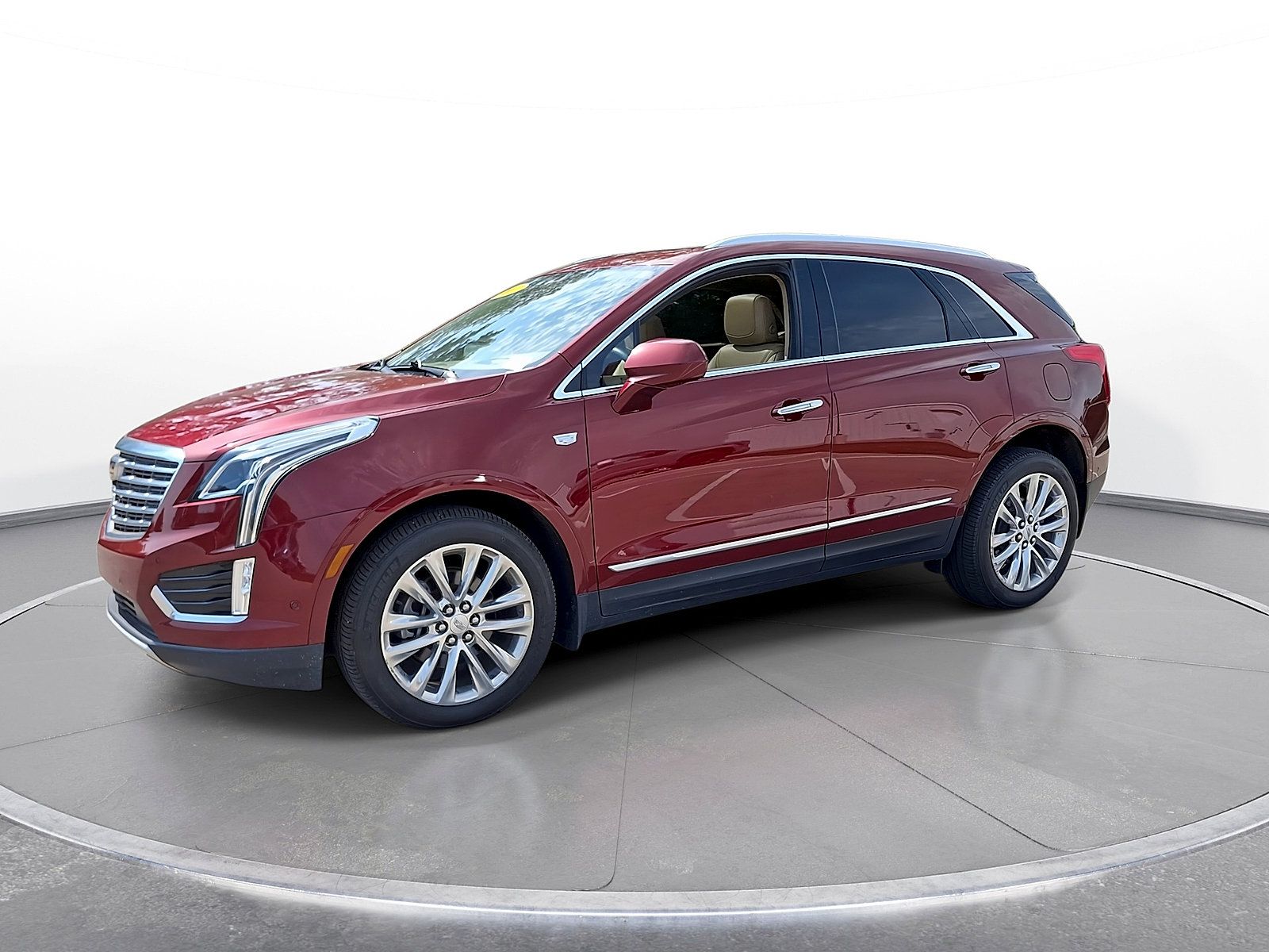 Used 2017 Cadillac XT5 Platinum w/ Driver Assist Package AWD/4WD image 4