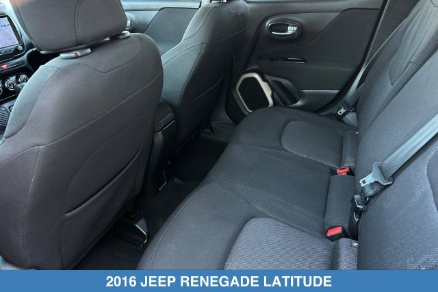 Used 2016 Jeep Renegade Latitude FWD image 13