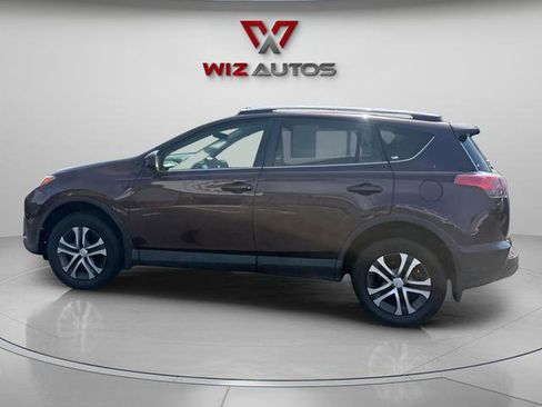 Used 2017 Toyota RAV4 LE AWD/4WD image 2