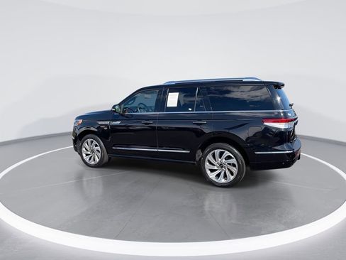 Used 2024 Lincoln Navigator Reserve AWD/4WD image 6